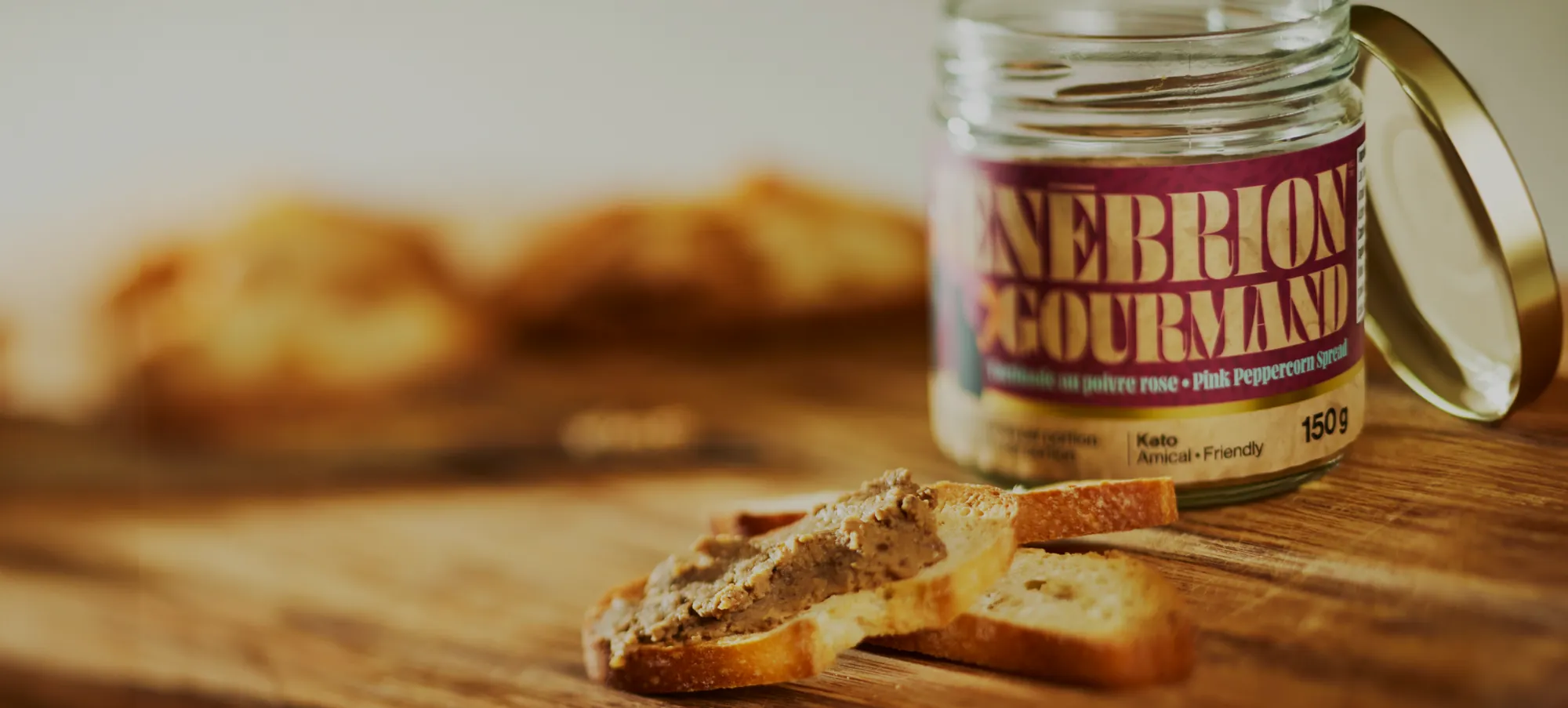 Tartinade TÉNÉBRION GOURMAND au poivre rose sur pain grillé