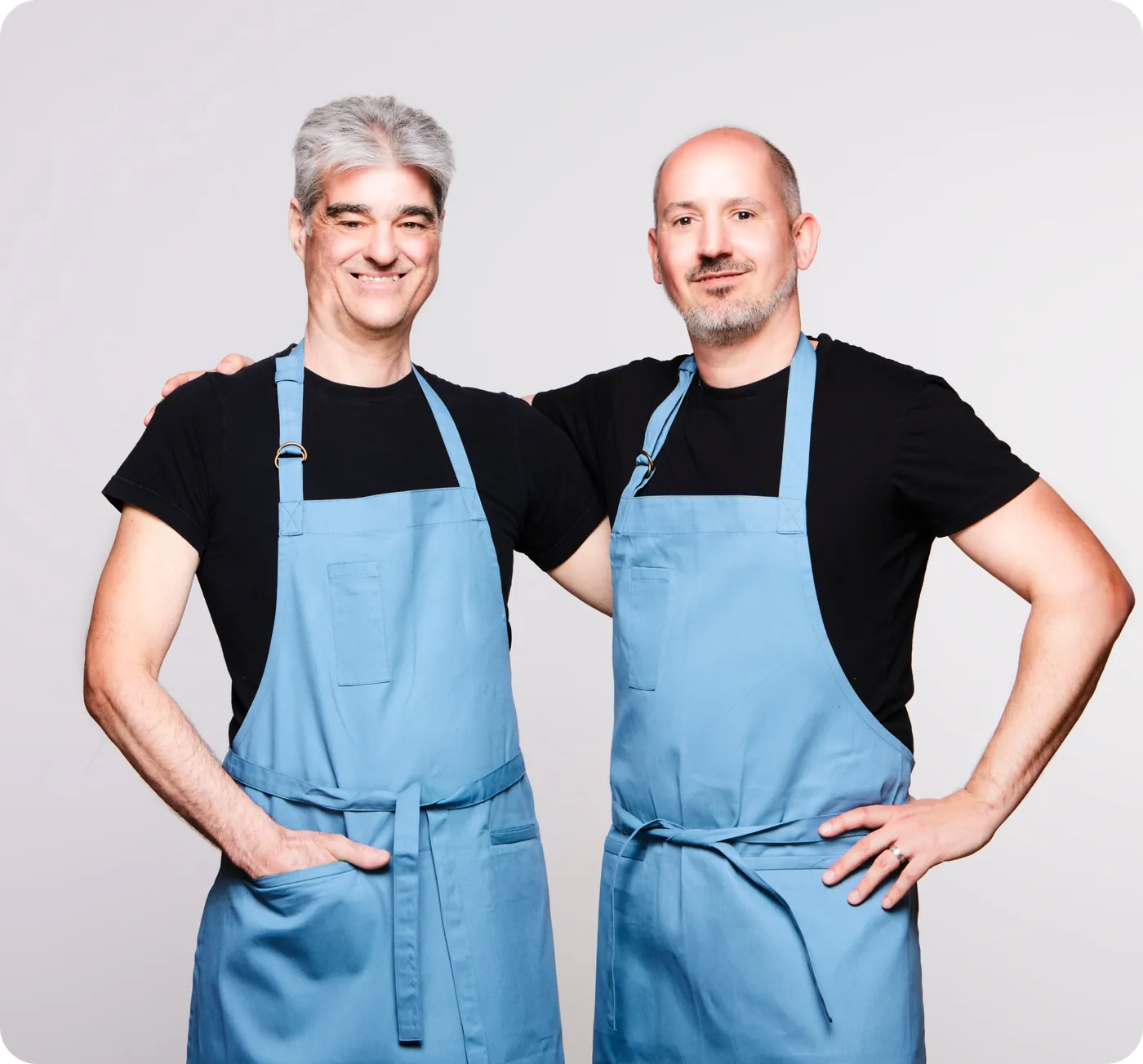 Les fondateurs d'ÉcoDélys en tablier